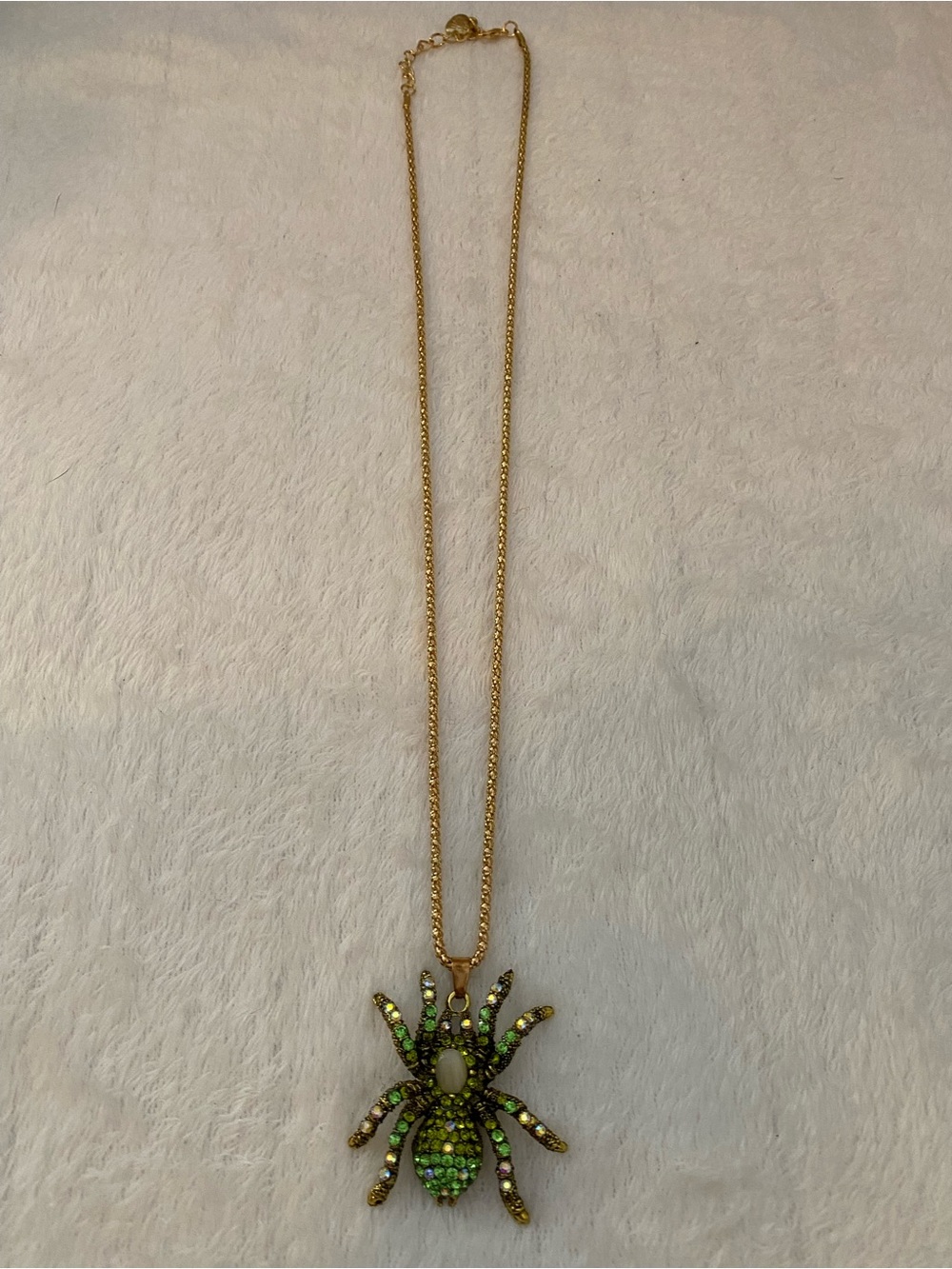 Betsey Johnson Gold-Tone Green Crystal Spider Pendant Necklace with Cat’s-eye! - Picture 4 of 7